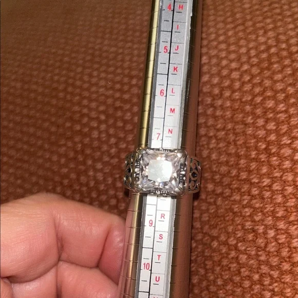 Stunning Silver Ring with Clear Gemstone - Picture 6 of 7